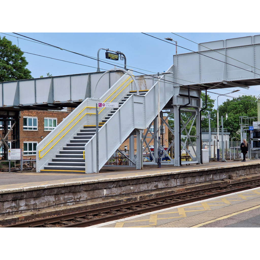 Upminster-Station_F48-Double-LED-Handrails_Footfall-Lighitng-Ltd (2)