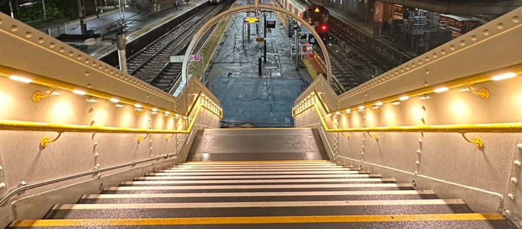 Upminster-Station_F48-Double-LED-Handrails_Footfall-Lighitng-Ltd (7)