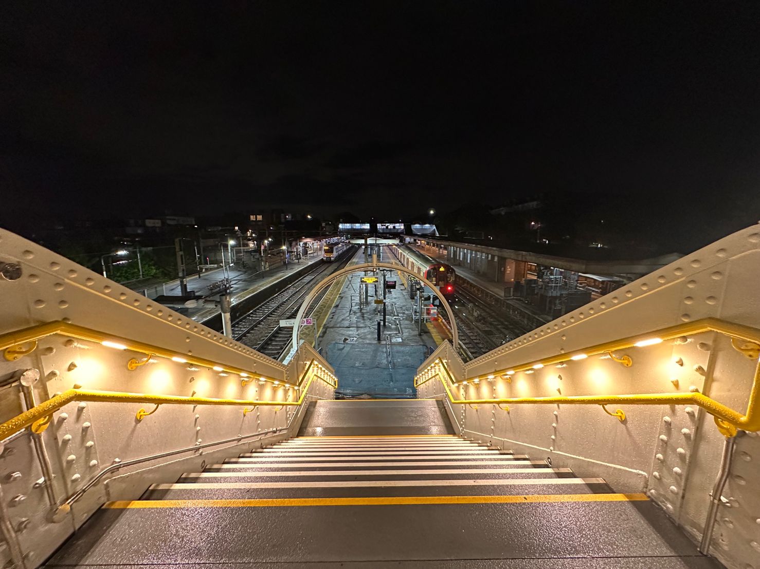 LED Handrails | Illuminated LED Handrails & Balustrades.